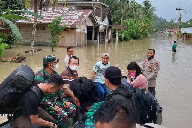 Banjir di Nias Barat, Anak-anak dan Lansia Terjebak di Lantai Dua Rumah — News