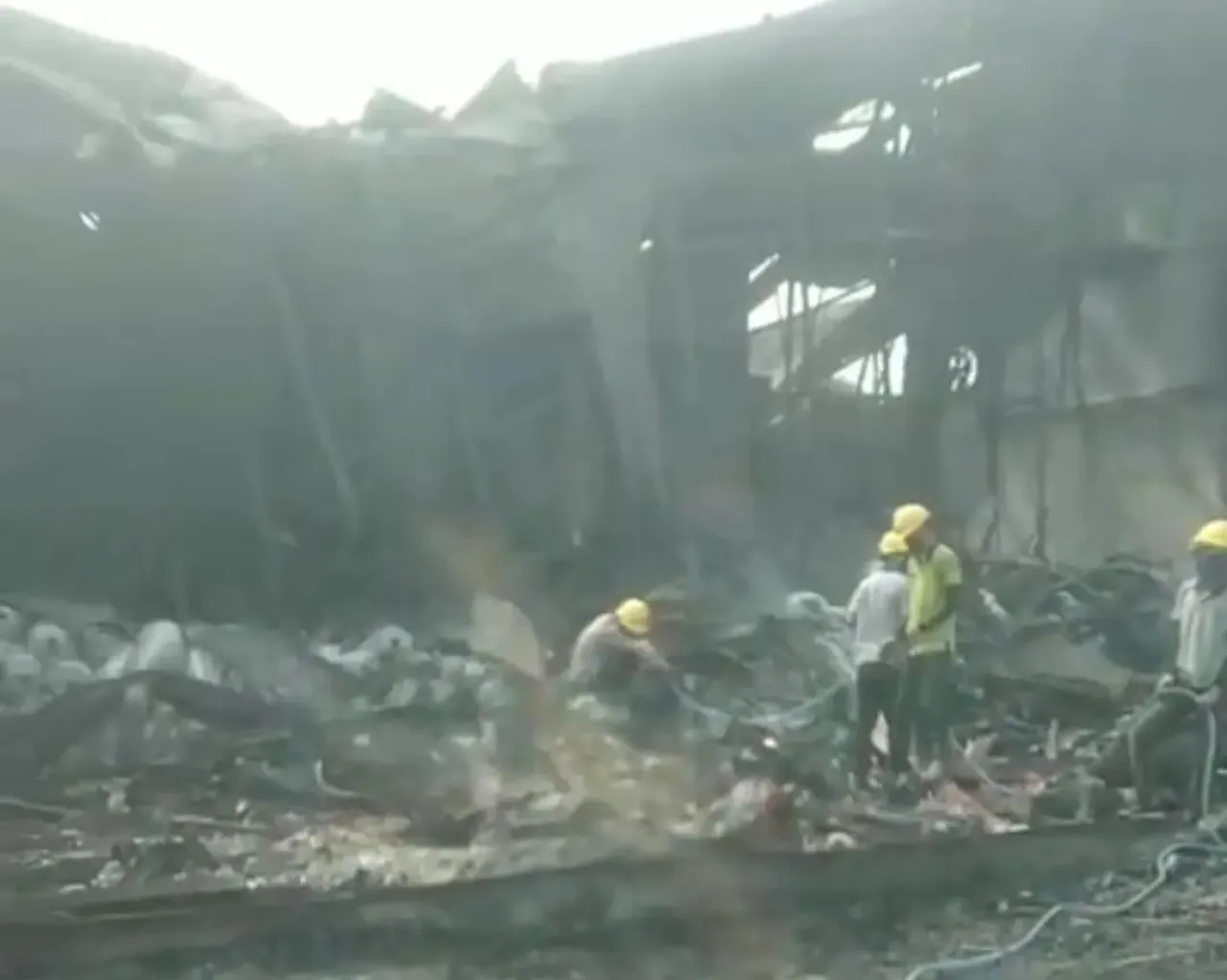 kebakaran-pabrik-plastik-di-cikupa-padam-setelah-20-jam-07102026-112913